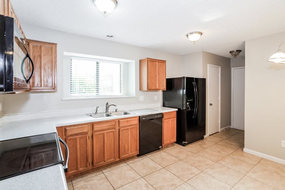 2614 Berkshire Ln - Photo 6 of 17