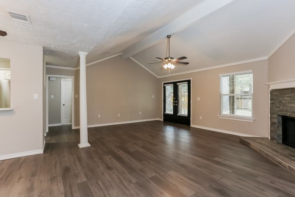 16310 Ulysses St - Photo 5 of 16