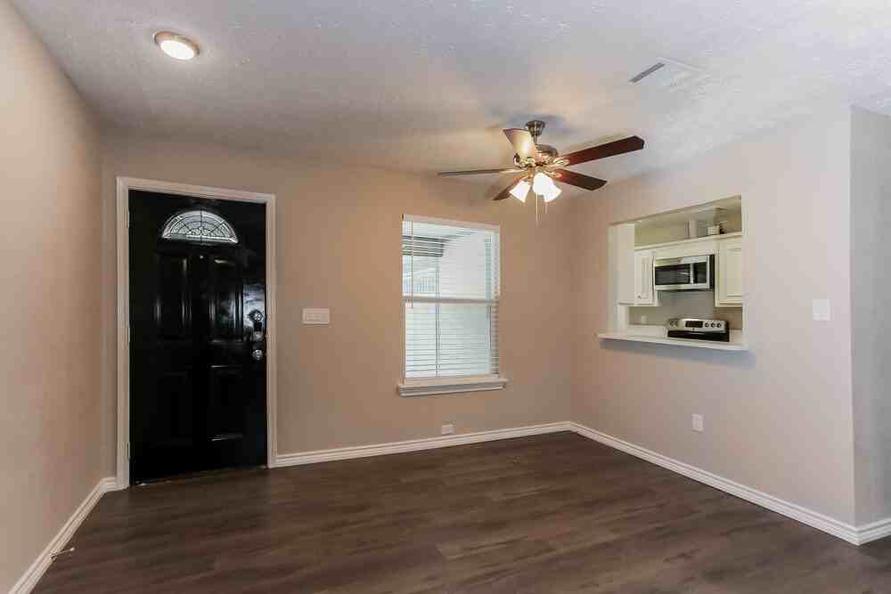 16310 Ulysses St - Photo 6 of 16