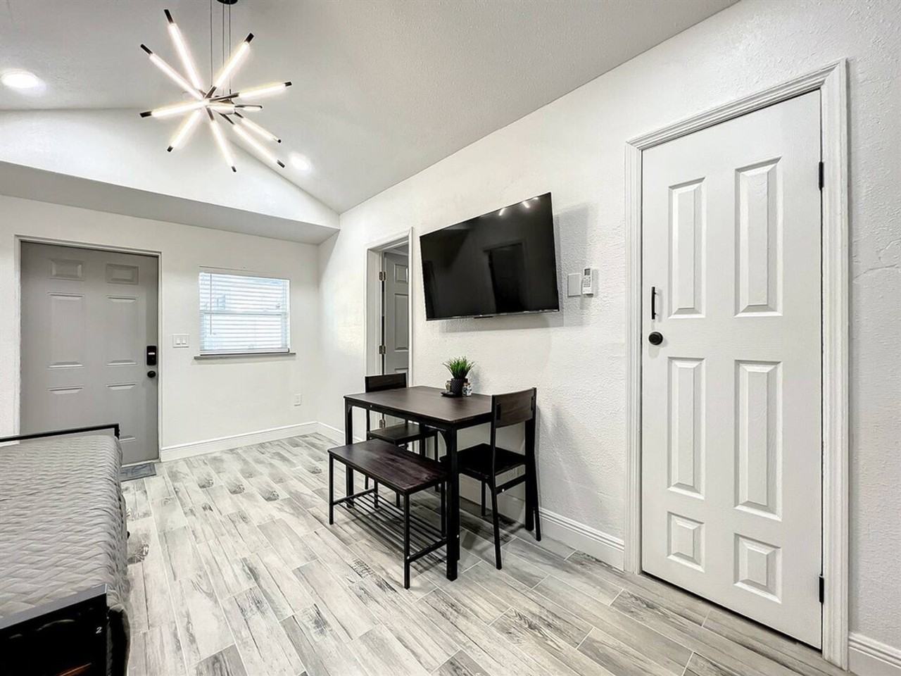 2008 E Grant Ave #1094235P - Photo 3 of 26