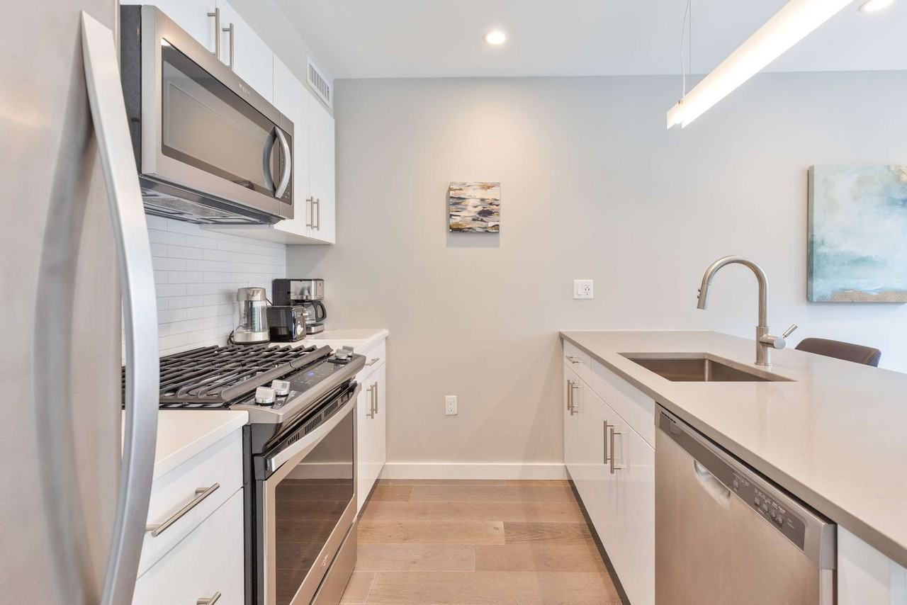 244 Hanover St #1241275P - Photo 4 of 14