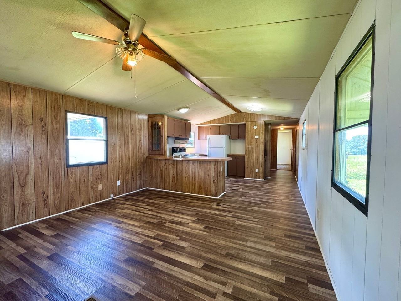225 Community Dr - Photo 5 of 17