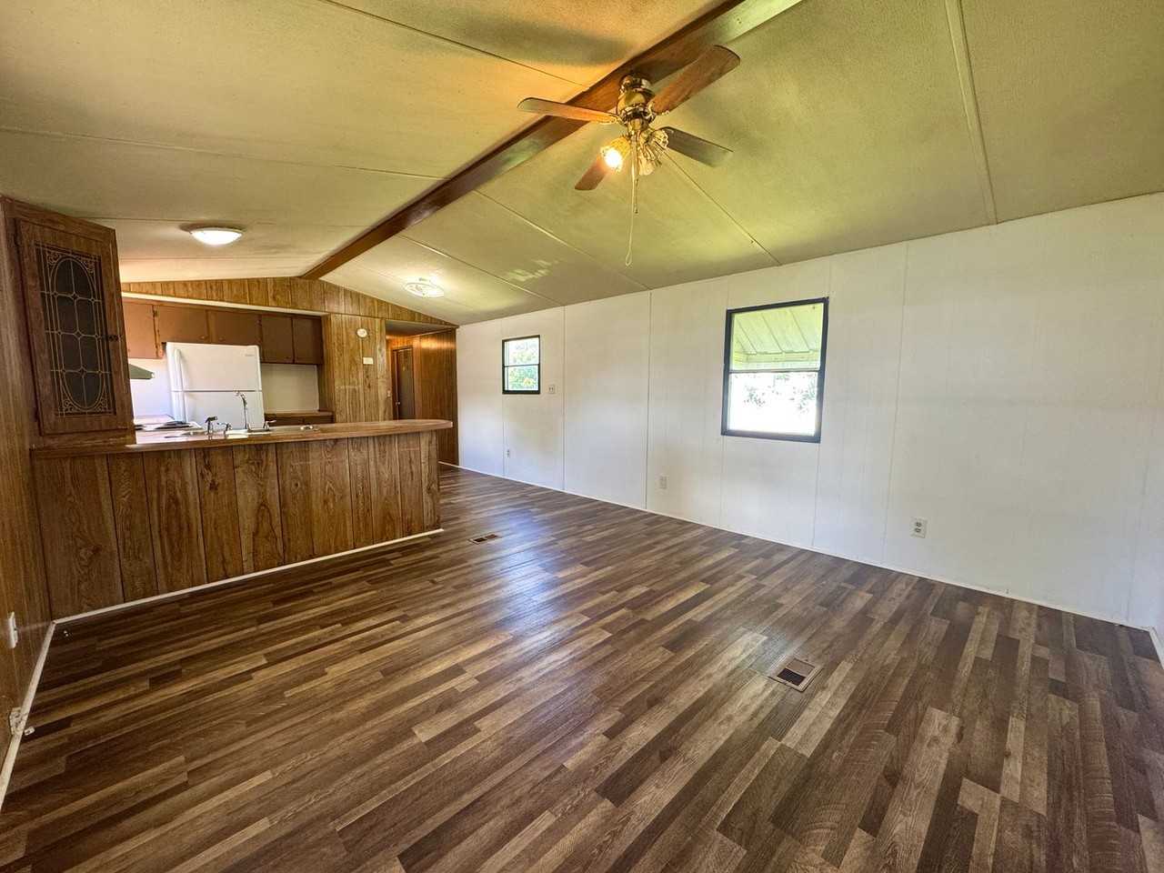 225 Community Dr - Photo 6 of 17