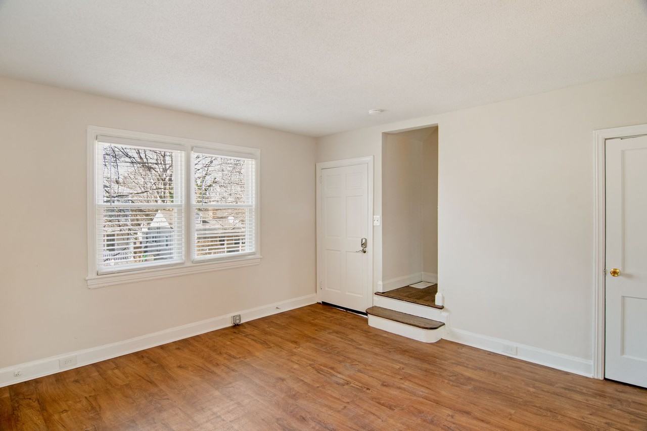 910 Clarendon St #B - Photo 6 of 15