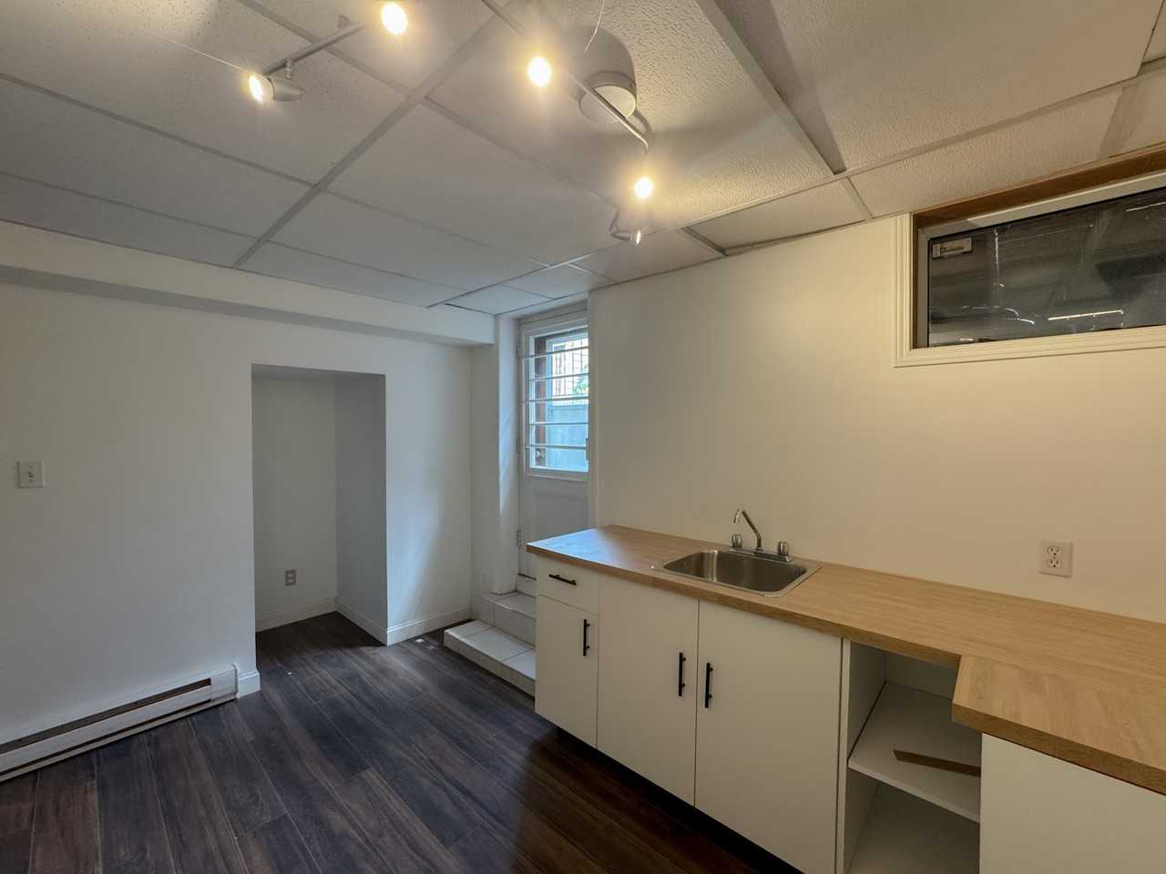 746 Avenue Plymouth #A - Photo 2 of 7