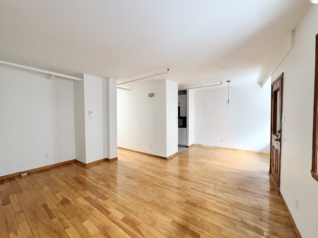 215 Rue de la Commune Ouest #3