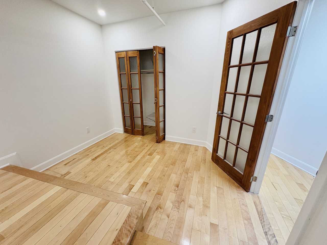 215 Rue de la Commune Ouest #4 - Photo 6 of 10