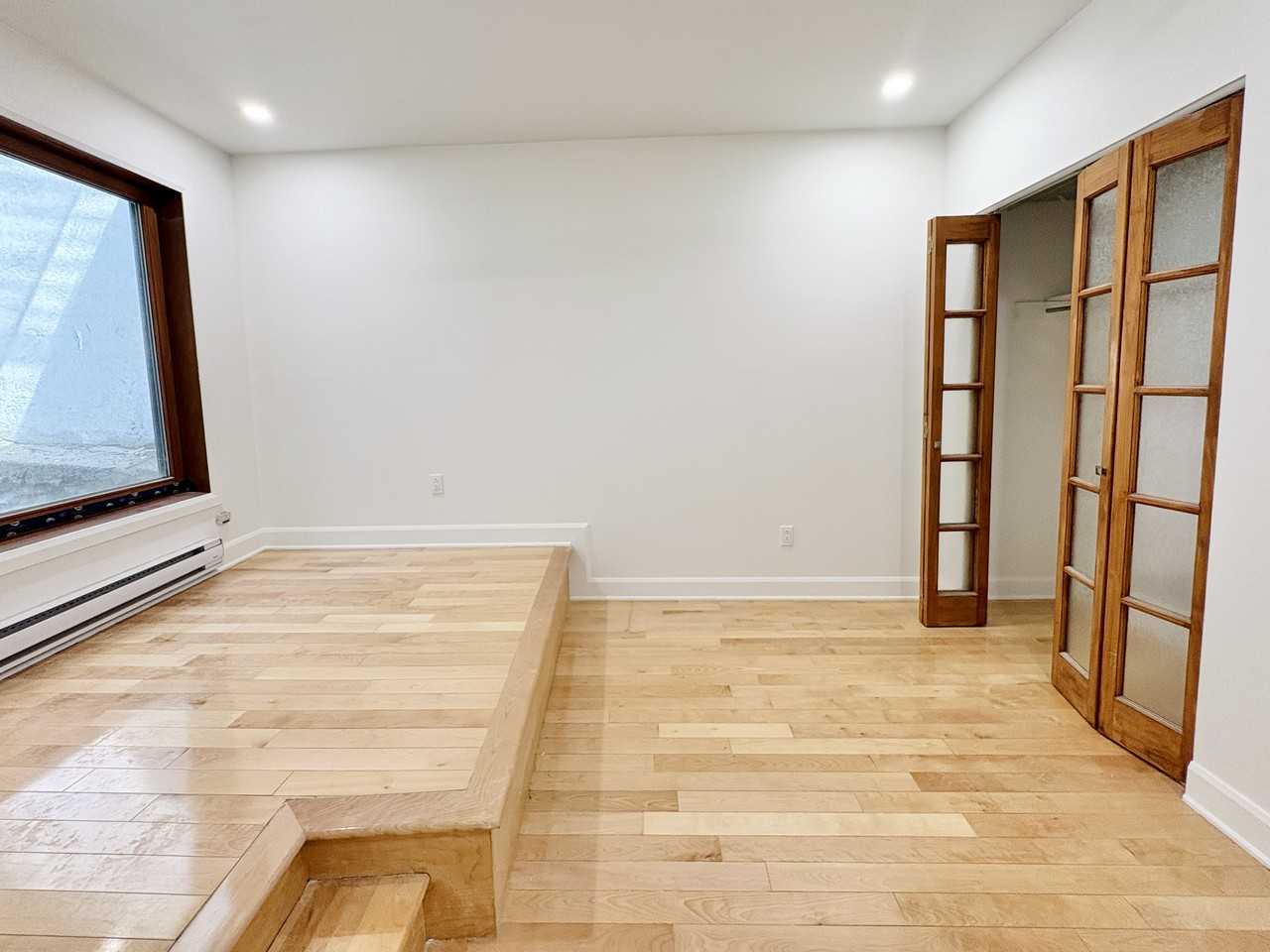 215 Rue de la Commune Ouest #4 - Photo 5 of 10