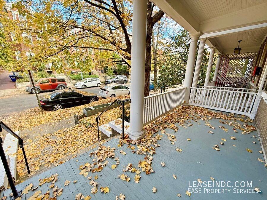 1708 Kilbourne Pl Nw - Photo 2 of 35