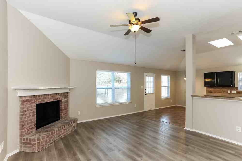 1755 Reynolds St - Photo 3 of 16