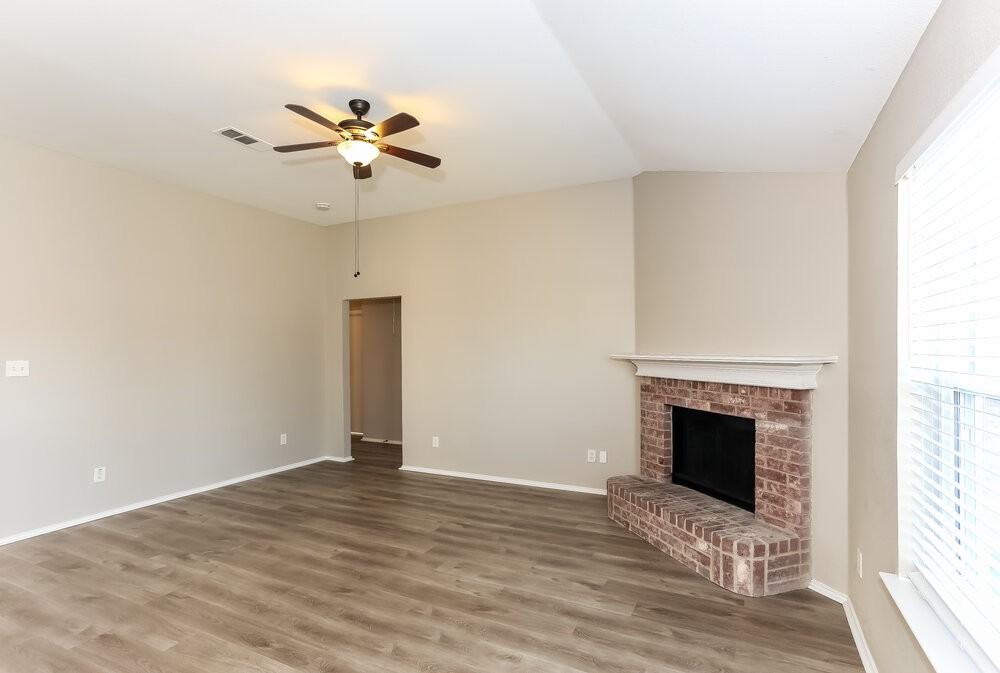 1755 Reynolds St - Photo 4 of 16