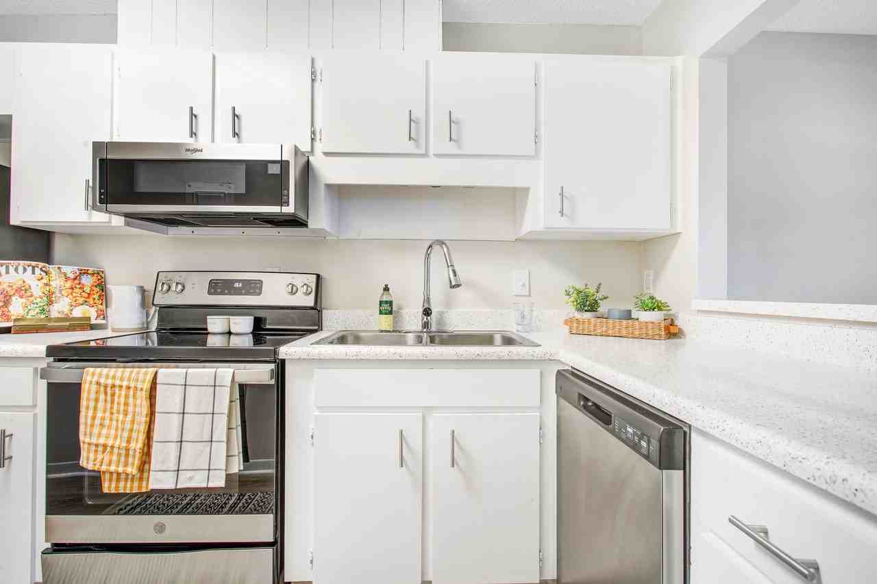 The Henry Apartments | 1 & 2 Bedroom Apartments in Plant City, FL - Photo 3 of 50