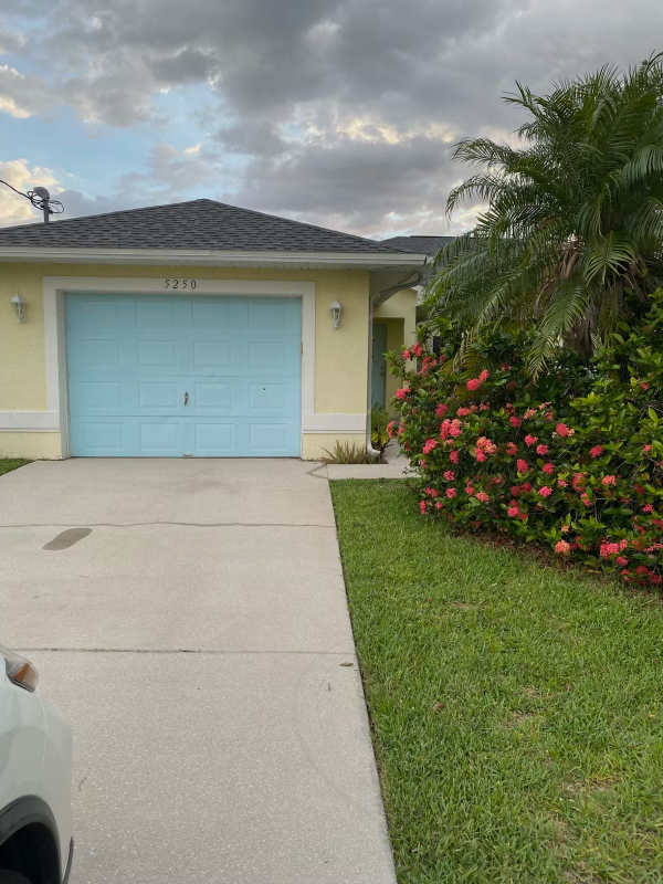 5250 Chiquita Blvd S - Photo 2 of 23