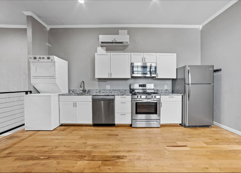 2714 E 15th St #4 - Photo 3 of 7