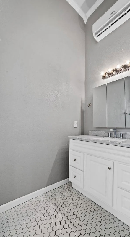 2714 E 15th St #4 - Photo 6 of 7