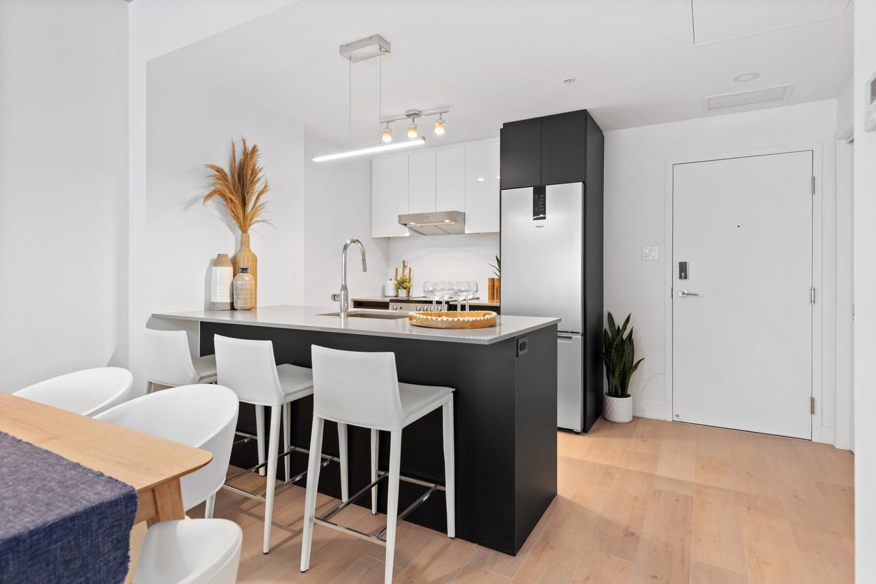 50 Rue de l'Éclipse #530 - Photo 3 of 19