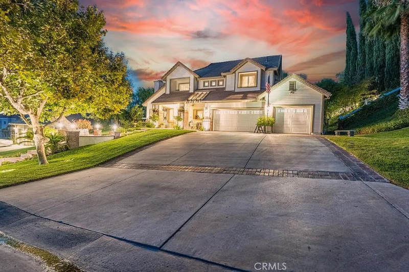 15305 Saddleback Rd - Photo 2 of 50