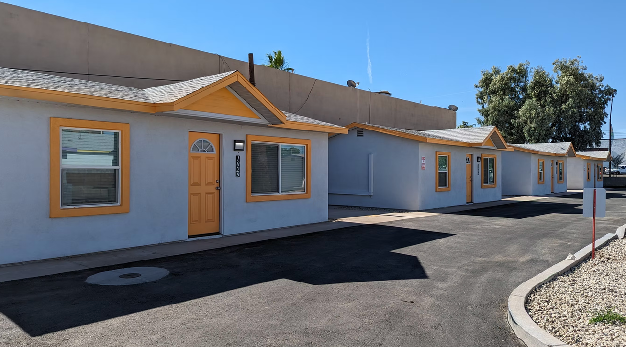 Aces - Photo 3 of 24