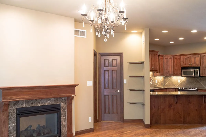 1100 Oaktree Pl - Photo 5 of 19