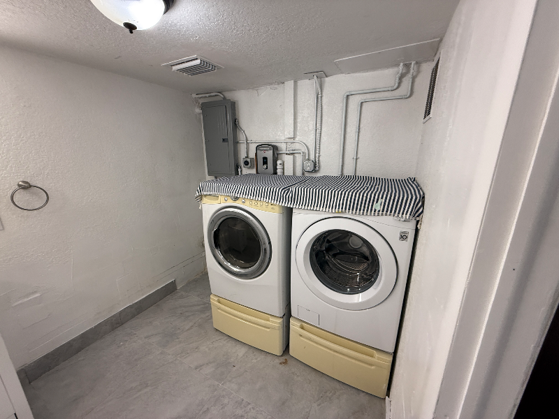 2964 Neave #B - Photo 2 of 5