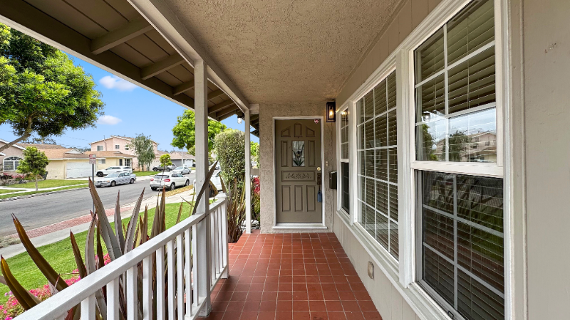 5019 Scott St - Photo 3 of 18