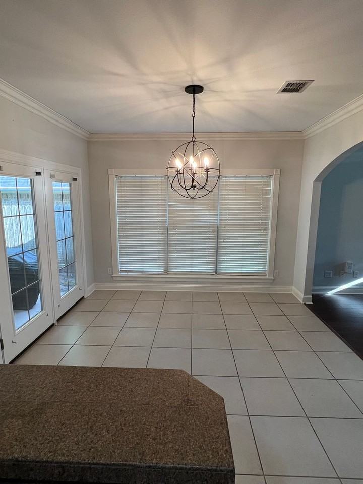 10513 Plum Creek Dr - Photo 5 of 18