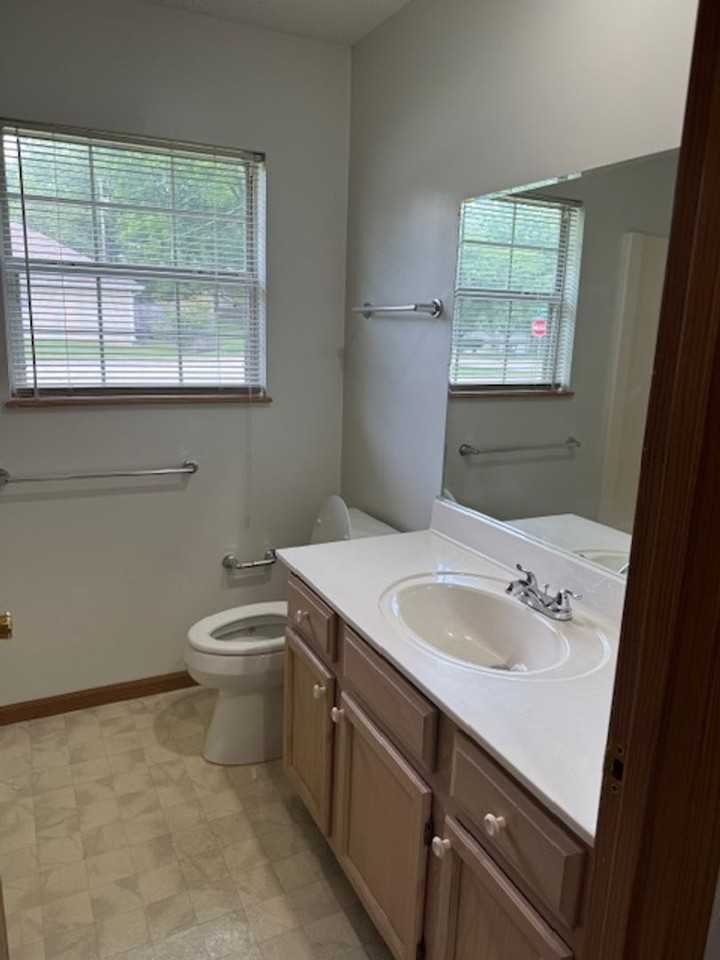 STUTESMANS'S DUPLEXES - Photo 3 of 9