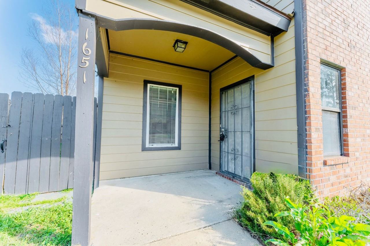 1651 Clear Lake Ave - Photo 2 of 20