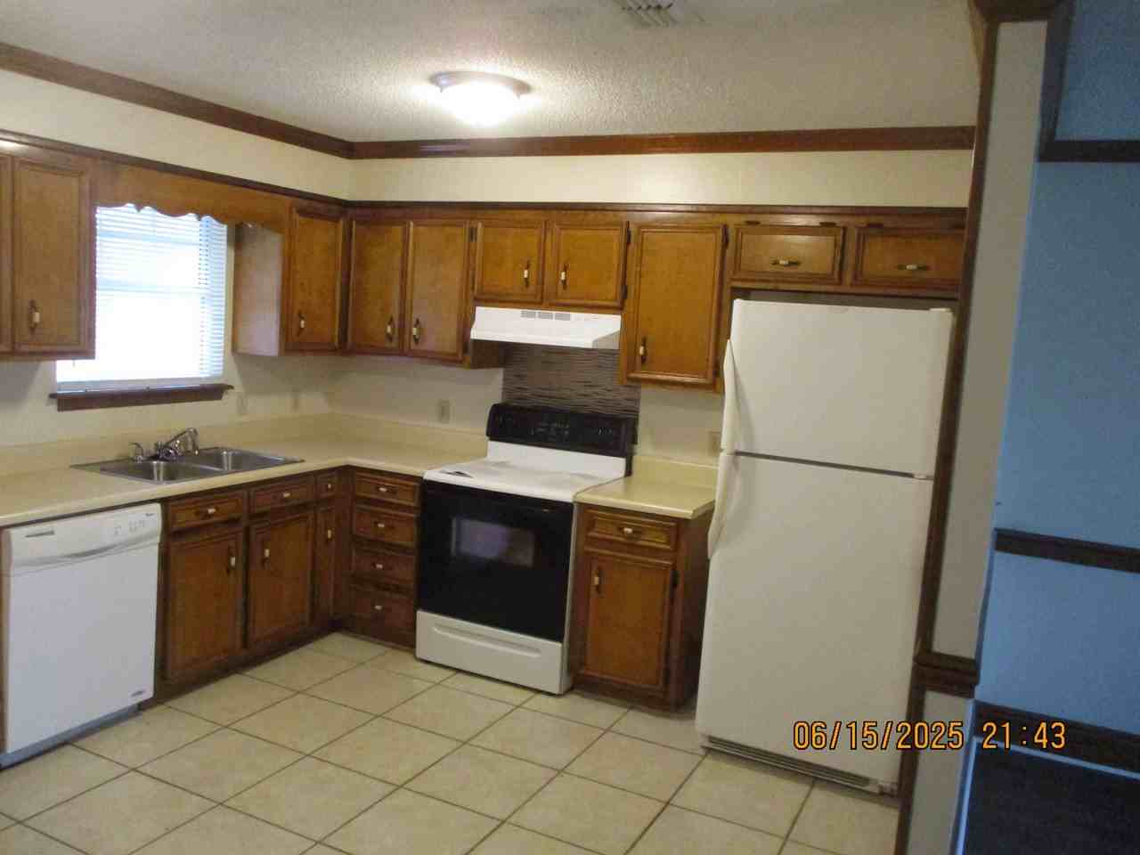 107 Acacia Ct Apt B - Photo 3 of 6