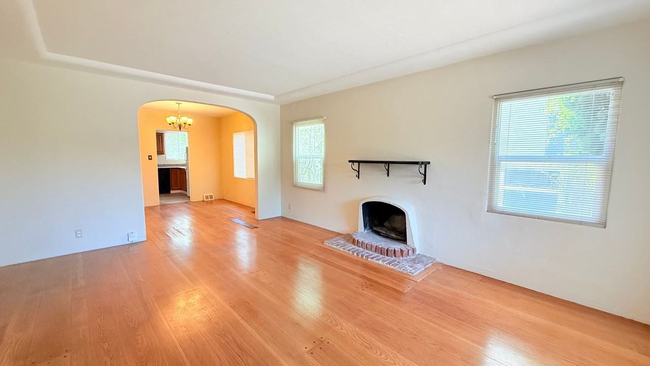 3226 Washington St - Photo 2 of 19