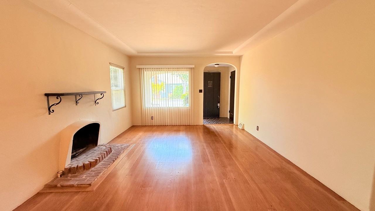 3226 Washington St - Photo 3 of 19