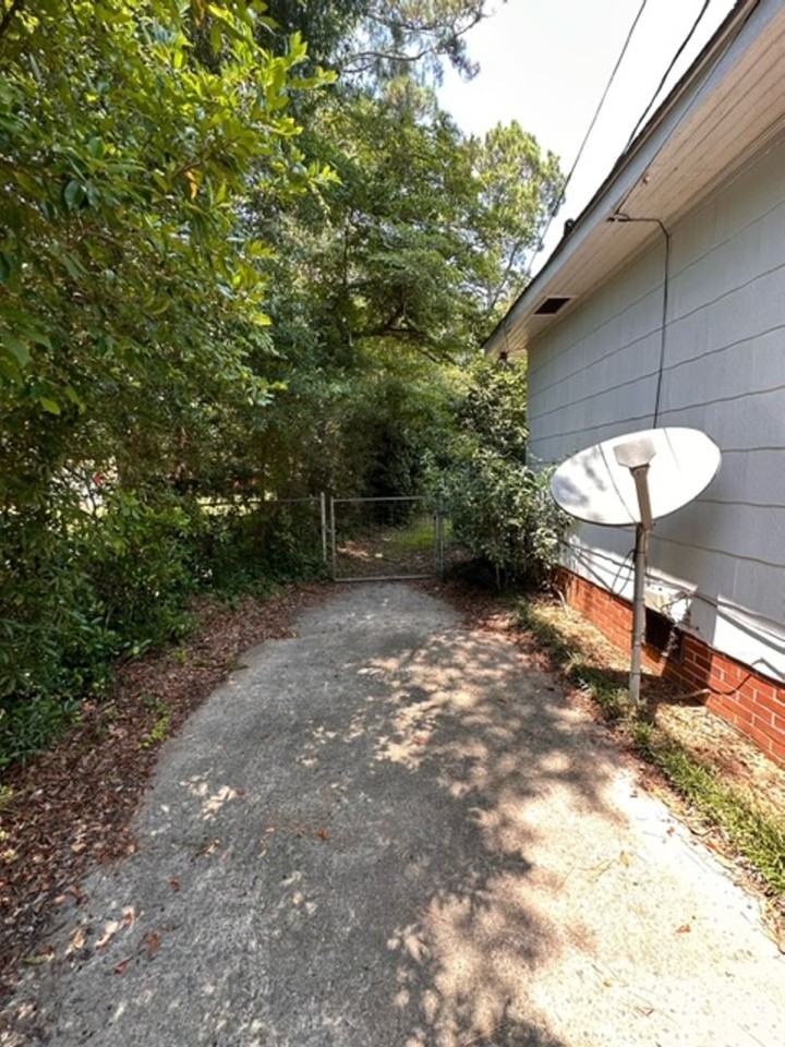 1005 W Moore St - Photo 6 of 12