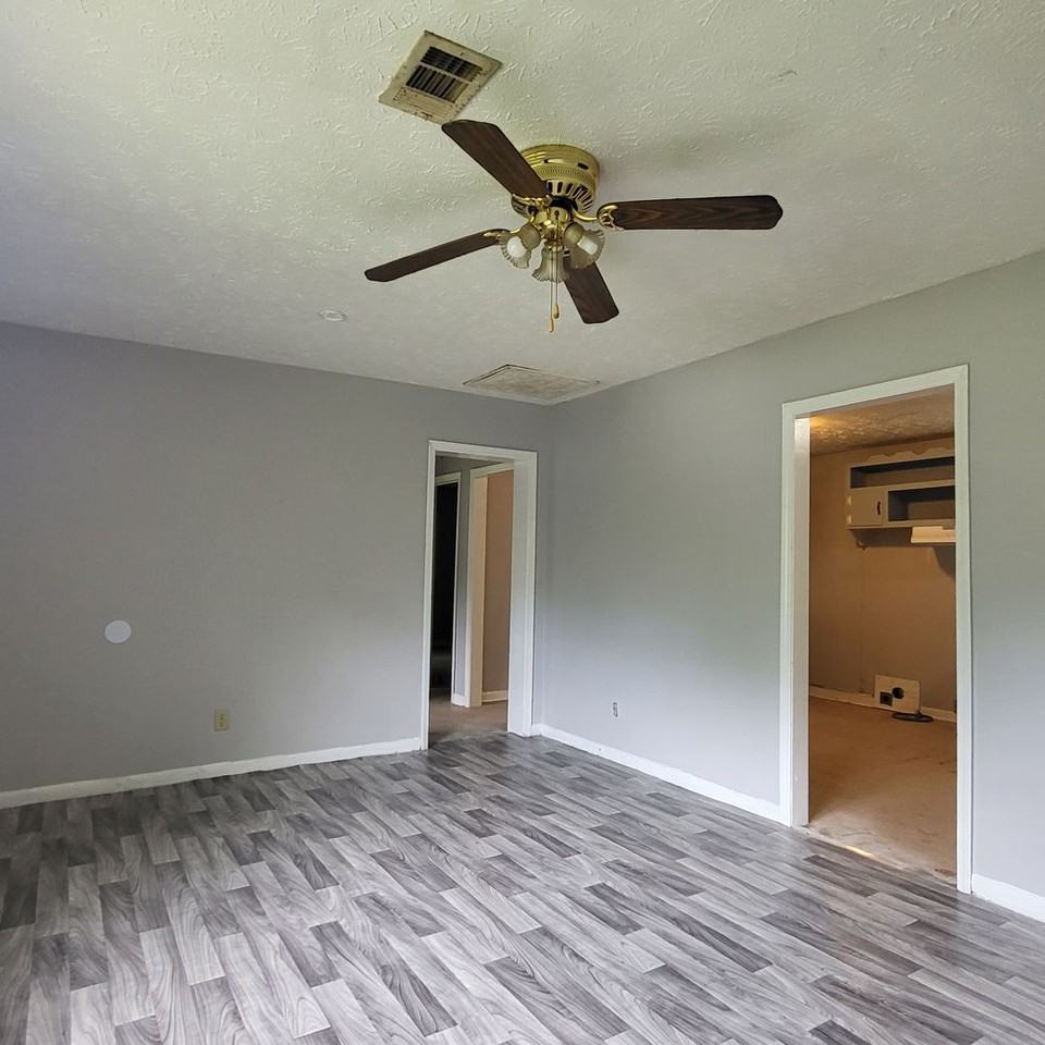 1532 Rockdale Dr - Photo 3 of 11