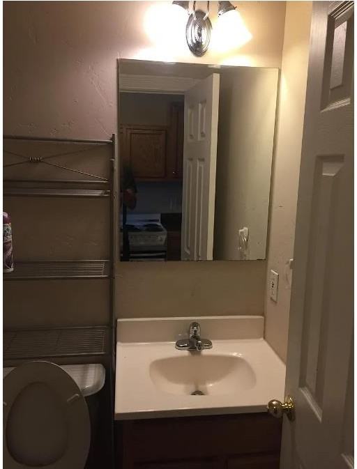 1587 W Nevada Pl Apt B #NA - Photo 7 of 11