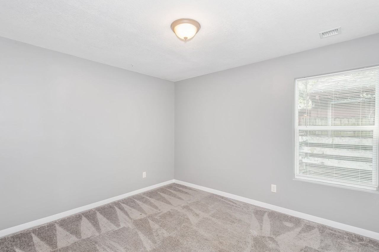 1042 S Vassar St - Photo 6 of 12