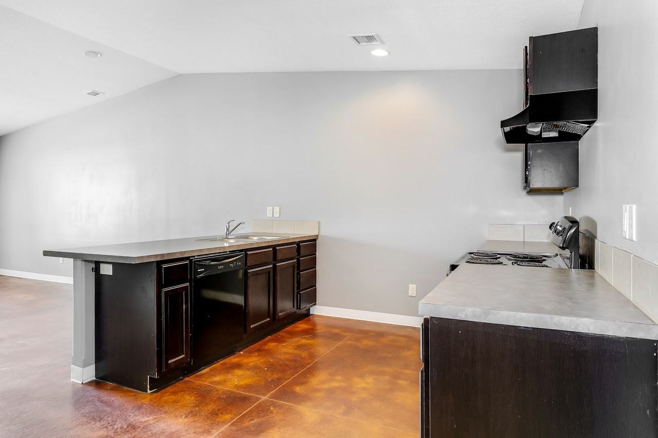 1042 S Vassar St - Photo 3 of 12