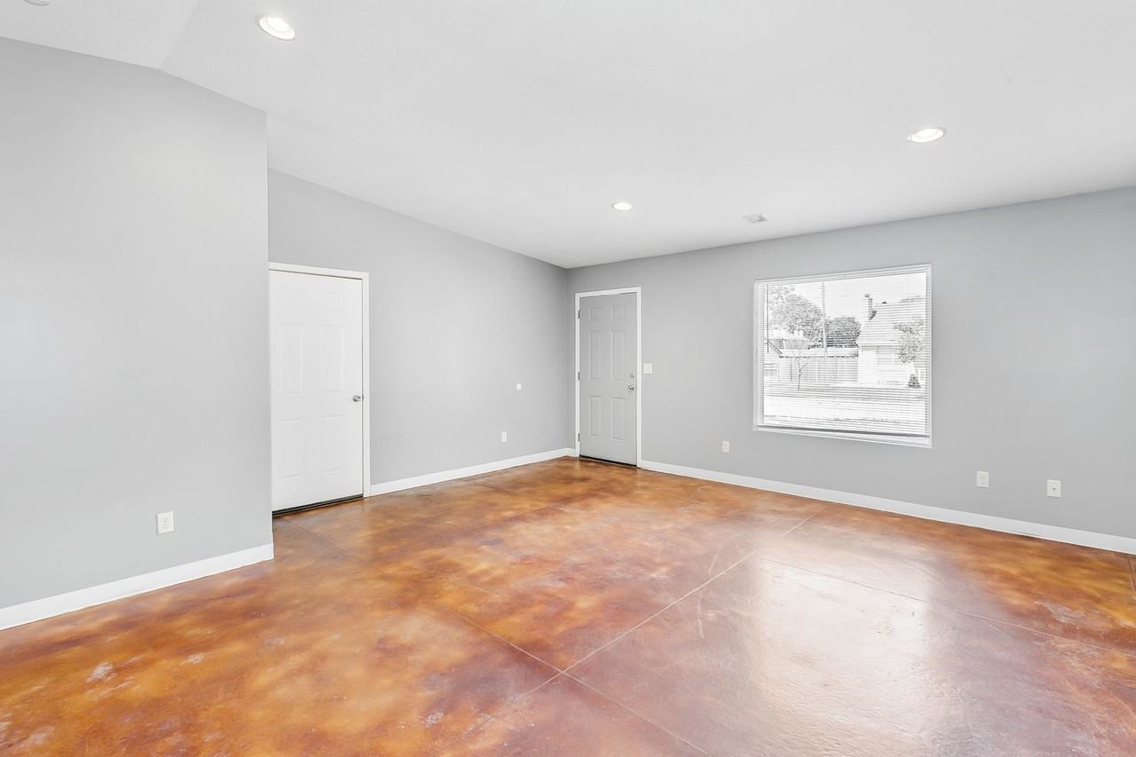 1042 S Vassar St - Photo 2 of 12