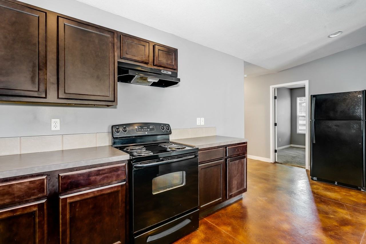 1042 S Vassar St - Photo 4 of 12