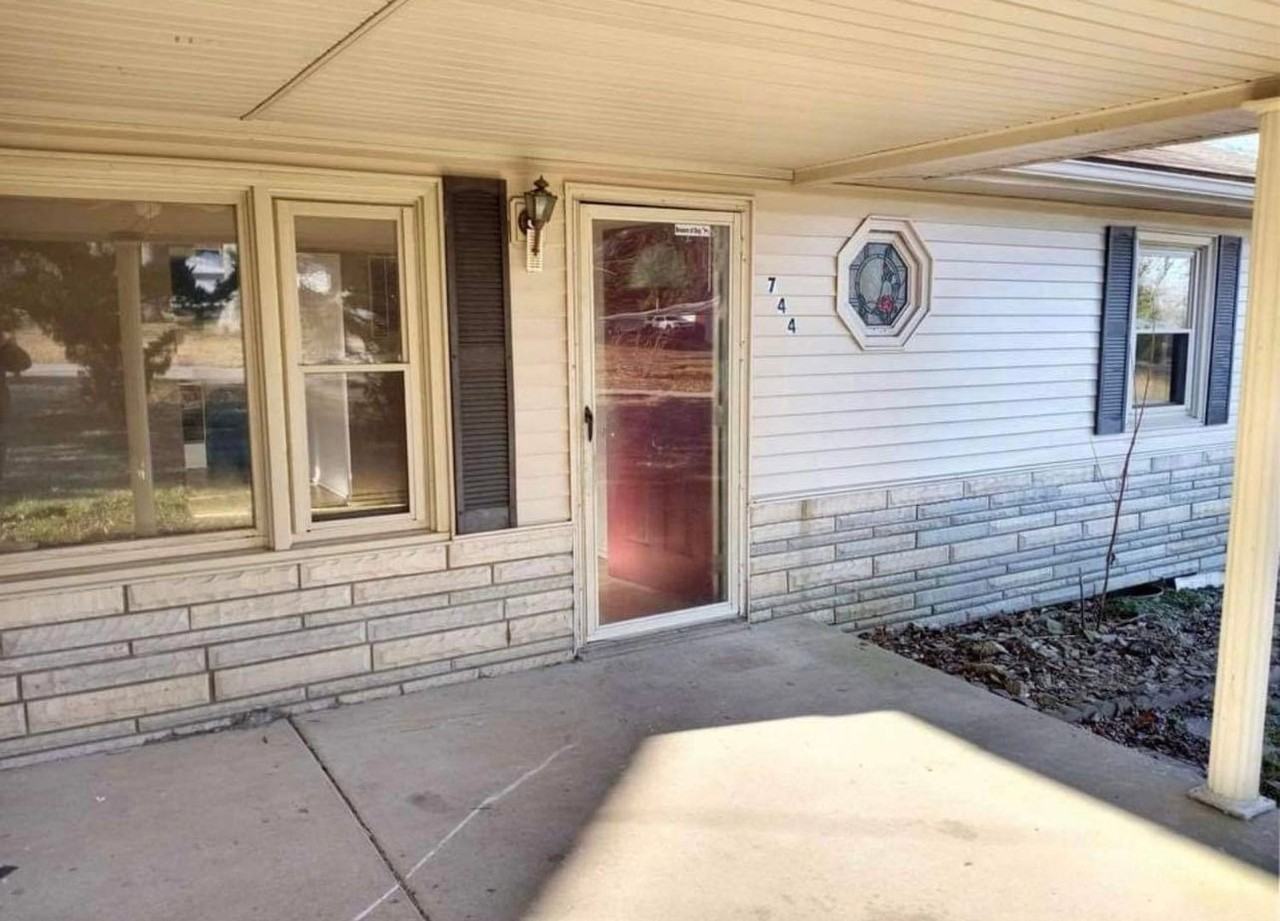 744 Chandler Ave - Photo 2 of 19