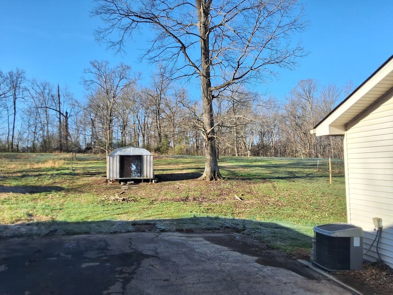 744 Chandler Ave - Photo 6 of 19