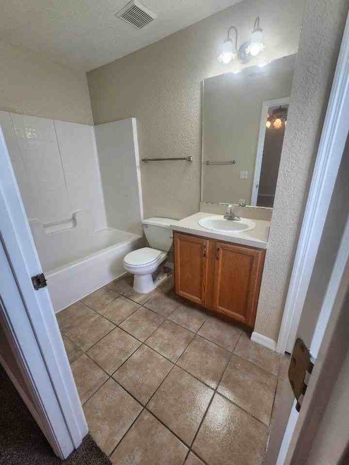 161 Eagle Point Blvd - Photo 2 of 9