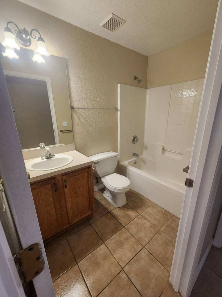 161 Eagle Point Blvd - Photo 4 of 9