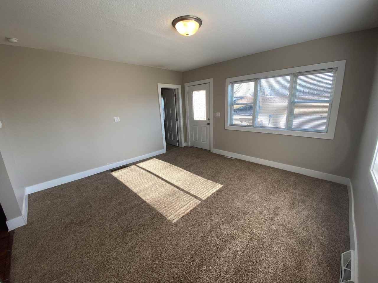 624 Se 12th St - Photo 3 of 28