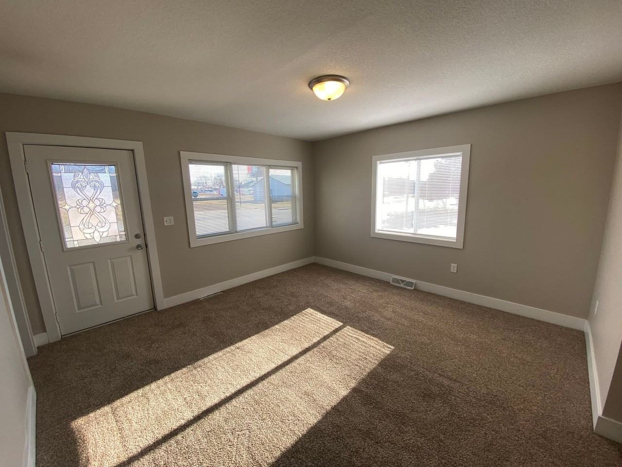 624 Se 12th St - Photo 5 of 28