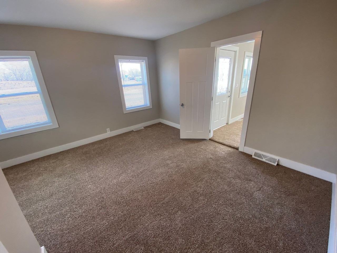 624 Se 12th St - Photo 7 of 28
