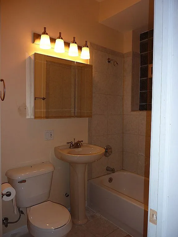 964 E 62nd St #3C - Photo 2 of 9