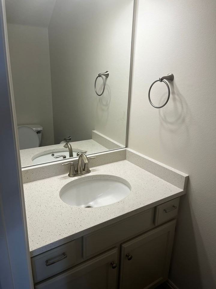 1075 S 810 E - Photo 6 of 11