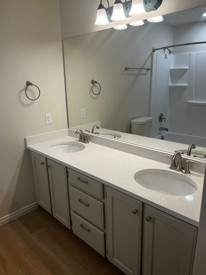 1075 S 810 E - Photo 7 of 11