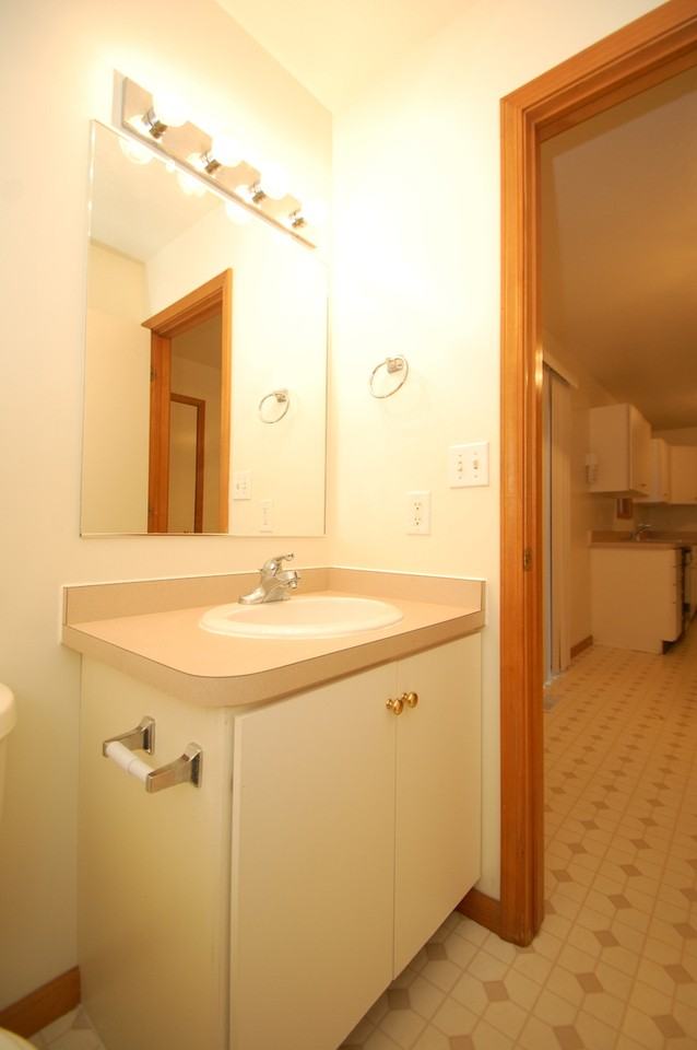 527 S Silverwood Ln #B - Photo 3 of 10