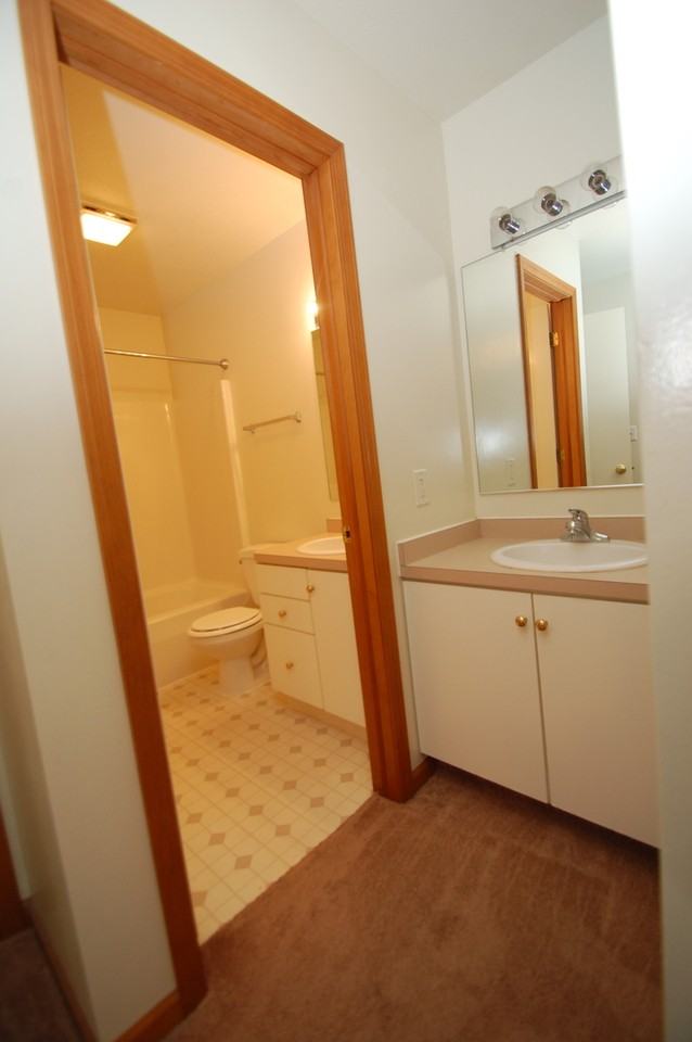 527 S Silverwood Ln #B - Photo 5 of 10
